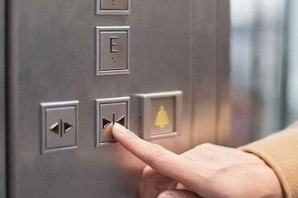 Cách sử dụng bảng điều khiển thang máy an toàn và hiệu quả
