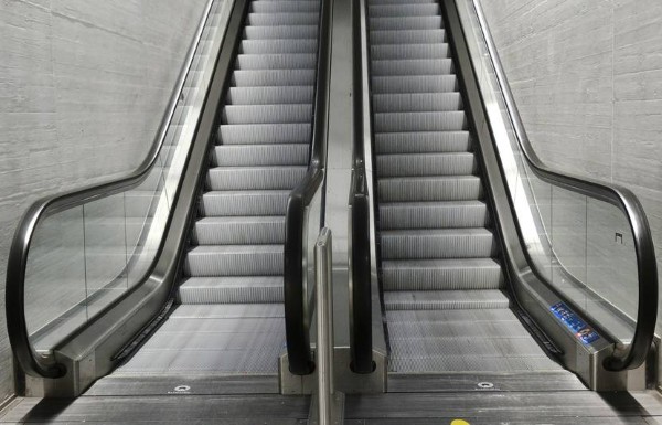 Thang cuốn là một hệ thống vận chuyển tự động