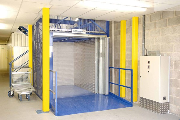 Thang hàng là hệ thống vận chuyển hàng hóa