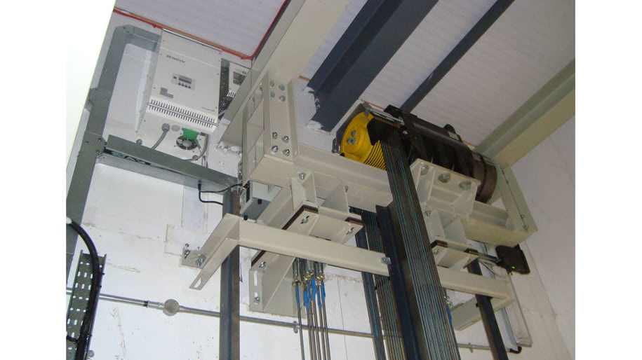 Phòng máy/điểm đặt động cơ