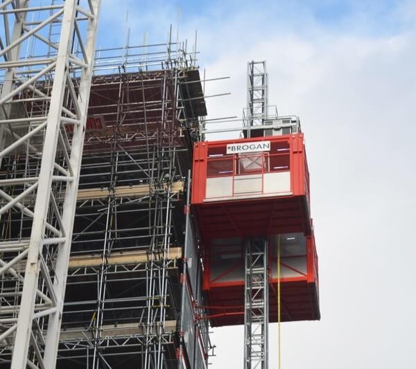 Thang máy nâng hàng không thể thiếu trong xây dựng và các ngành công nghiệp đặc thù