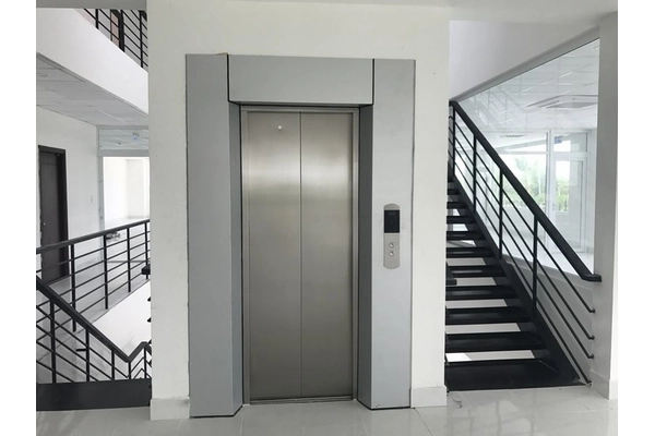 Thang máy thương mại nên là sự ưu tiên hàng đầu cho sự an toàn của bản thân