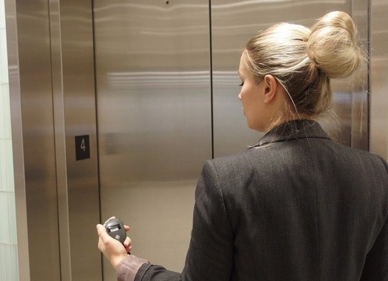 Lưu ý quan trọng khi dùng thang máy Lưu ý quan trọng khi dùng thang máy