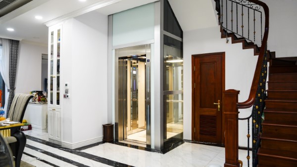 Thang máy lồng kính vẫn có nhiều nhược điểm cần lưu ý
