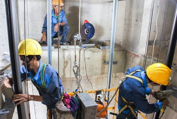 Những lưu ý khi lắp đặt thang máy tải hàng