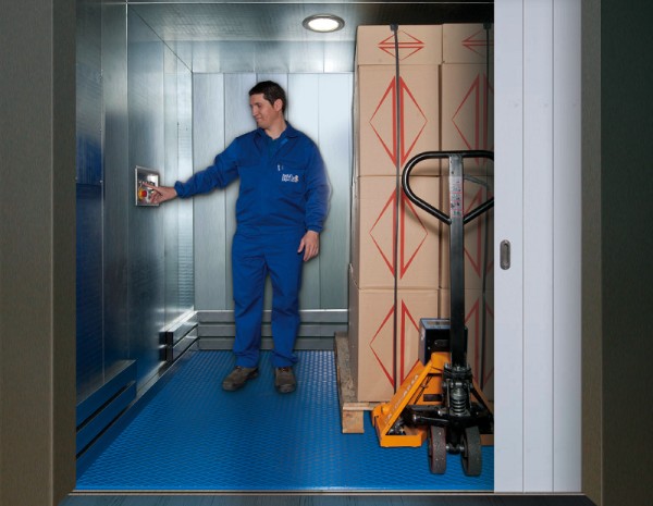 cách sử dụng thang máy tải hàng