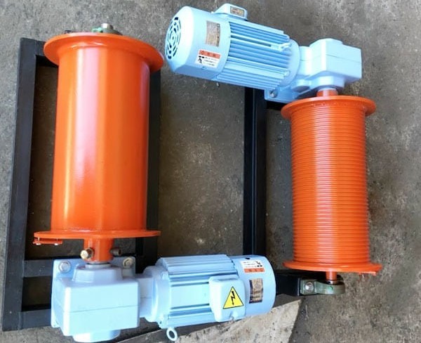 Motor hệ thống truyền động của thang máy tải hàng