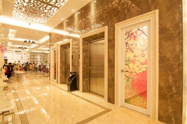 Thang máy tải khách đóng vai trò trung tâm trong các công trình kiến trúc hiện đại