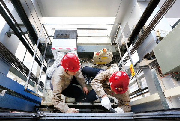 Việc bảo trì định kỳ là yếu tố then chốt giúp kéo dài tuổi thọ cho thang máy