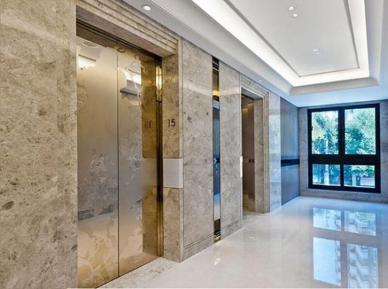 Thang máy vách kính kết hợp ốp đá tự nhiên Thang máy vách kính kết hợp ốp đá tự nhiên