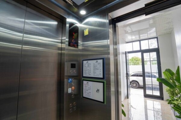 Thang máy 2 cửa mở vuông góc