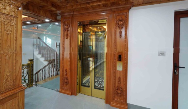 Thang máy 2 cửa sang trọng