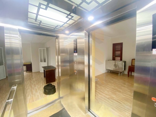 Cabin và hệ thống cửa thang máy 2 cửa