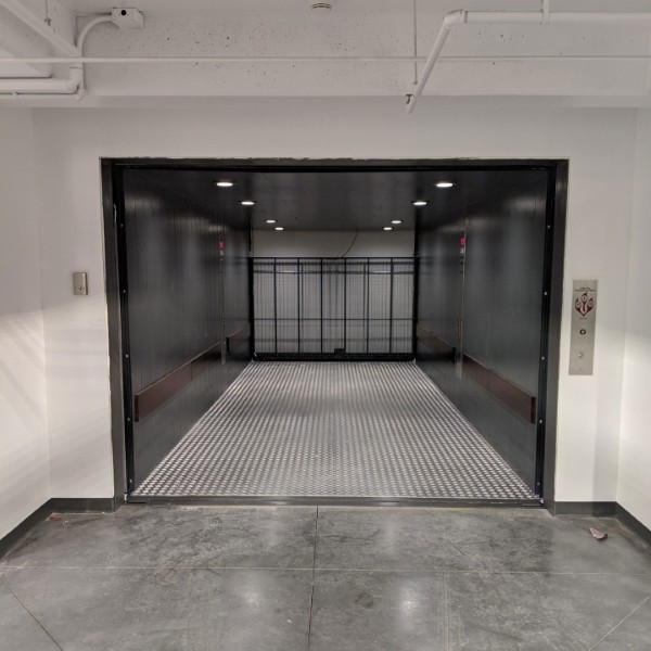 Thang máy tải ô tô hãng Mitsubishi