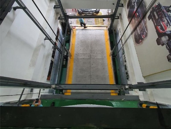 Hệ thống an toàn trong thang máy tải ô tô