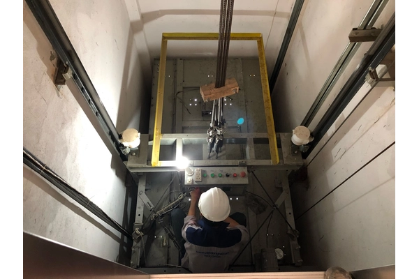 Yêu cầu thi công thang máy trục vít gia đình