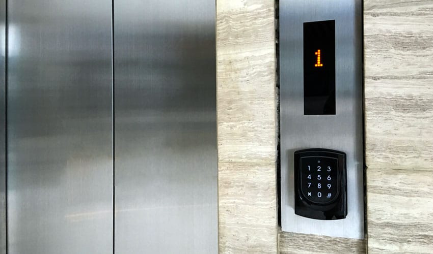 Chi phí lắp đặt và bảo trì hệ thống thẻ từ thang máy