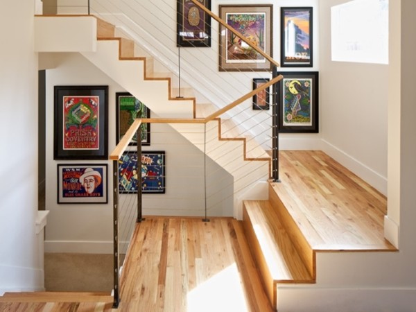 Chiếu nghỉ trong các biệt thự tân cổ điển thường được trang trí bằng tranh tường khổ lớn hoặc đèn chùm thả thông tầng, tạo sự sang trọng. Chiếu nghỉ trong các biệt thự tân cổ điển thường được trang trí bằng tranh tường khổ lớn hoặc đèn chùm thả thông tầng, tạo sự sang trọng.