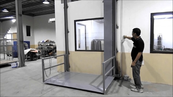 Thang tời hàng tự chế Thang tời hàng tự chế