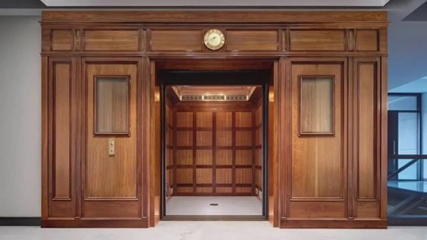 Mẫu thang máy ốp gỗ hiện đại
