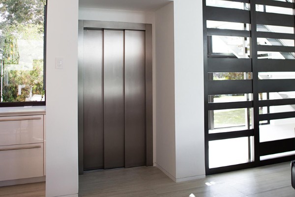 Thang máy cửa lùa 3 cánh