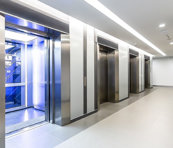 Thang máy tải khách là gì? Vai trò trong kiến trúc hiện đại