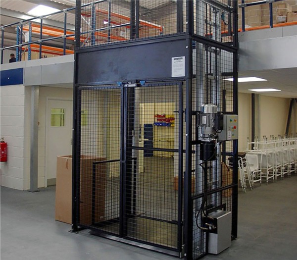 Thang máy tải hàng 200kg chuyên dùng để vận chuyển hàng hóa giữa các tầng trong công trình